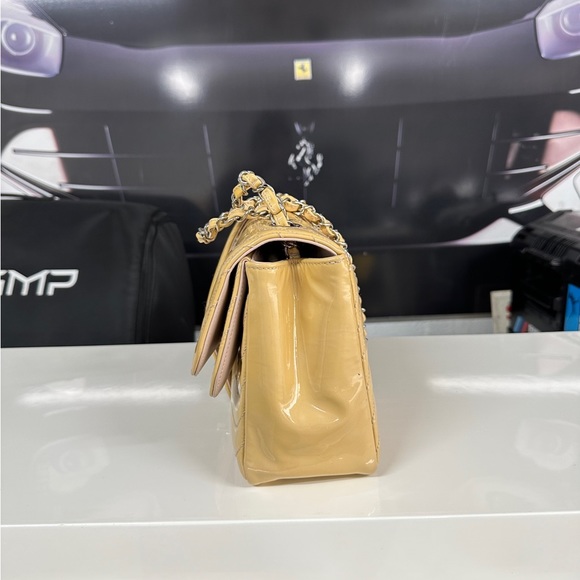 Chanel - Picture 4 of 8